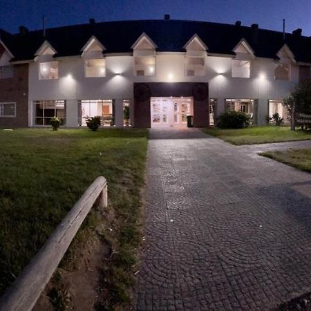 Отель Hosteria Lago Cardiel Гобернадор-Грегорес Экстерьер фото