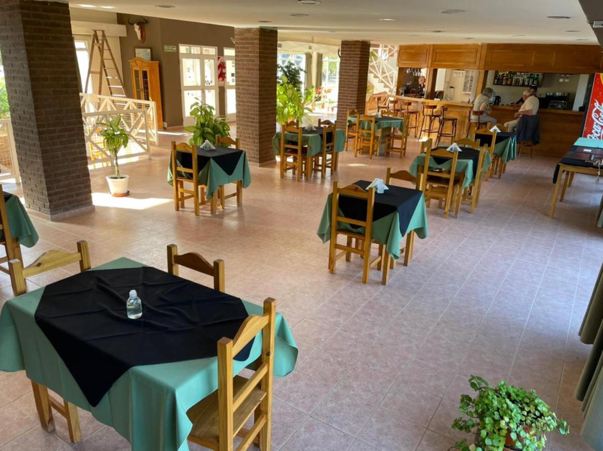 Отель Hosteria Lago Cardiel Гобернадор-Грегорес Экстерьер фото