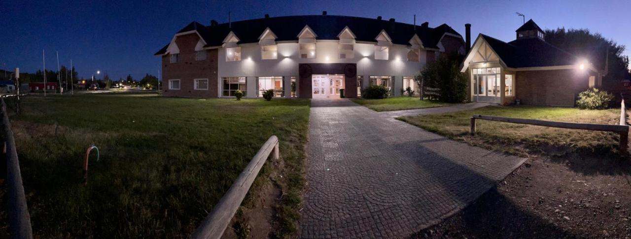 Отель Hosteria Lago Cardiel Гобернадор-Грегорес Экстерьер фото